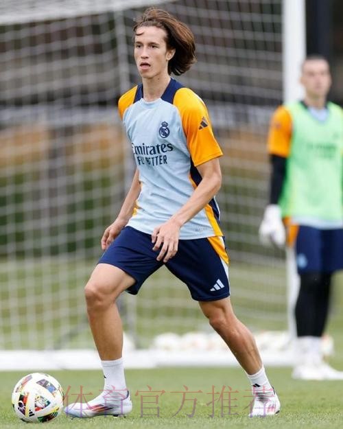 记者：皇马小将胡安-马丁内斯接受了膝盖手术